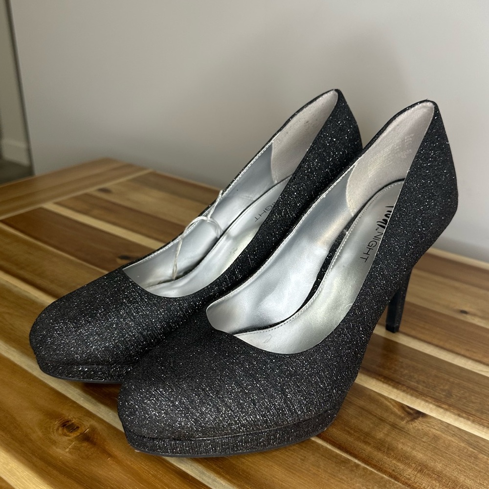 IRIDESCENT SILVER BLACK PLATFORM HEELS
